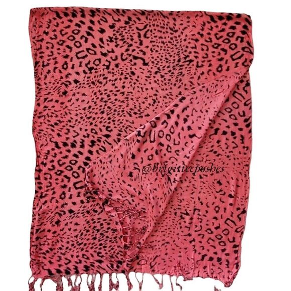 Animal Print Coral Shawl with Fringes - Picture 6 of 10